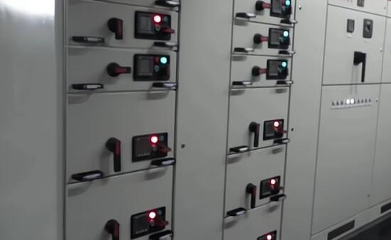 電氣設(shè)備的外殼應(yīng)有什么防護(hù)措施？